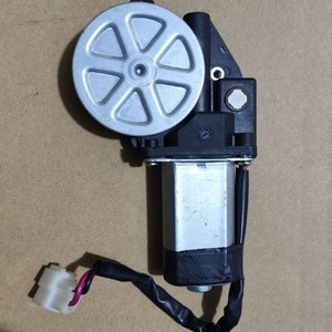 มอเตอร์ปรับกระจกไฟฟ้า 12V 24V ด้านซ้าย พร้อมขอบยื่นออกมา สำหรับเปลี่ยนซ่อมกระจกรถยนต์ - Product Image 1