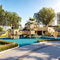 Structure de jeu en bois sur le thème de la forêt, aire de jeux commerciale pour enfants avec toboggan en spirale et filet d'escalade en corde pour parc d'attractions public