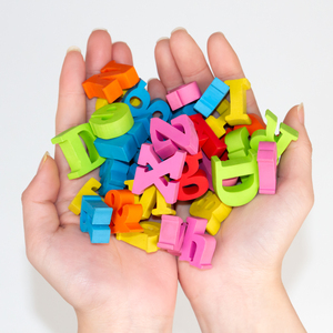 <span class=keywords><strong>Gommes</strong></span> miniatures amusantes et colorées en forme d'alphabet anglais et arabe pour enfants - Product Image 3