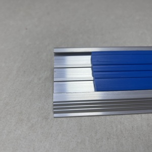 <span class=keywords><strong>Bande</strong></span> <span class=keywords><strong>antidérapante</strong></span> en aluminium pour <span class=keywords><strong>escalier</strong></span> avec lignes antidérapantes Installation facile Sans outils complexes - Product Image 2