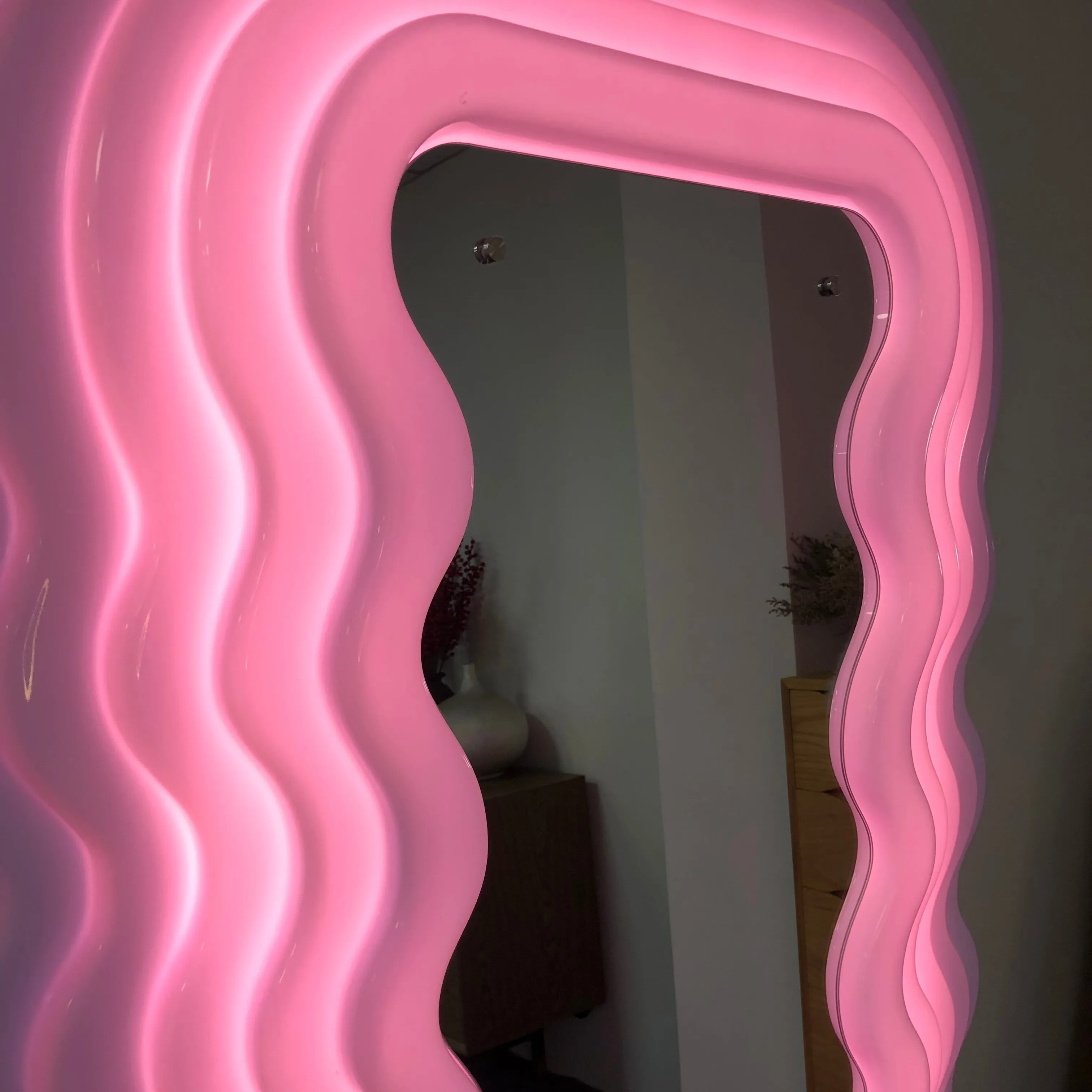 Runxi fashion style luminous LED lamp floor mirrors wave Full length mirror mobile app remote control ultrafragola