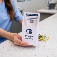 Présentoir de comptoir en carton imprimé sur mesure, pliable, avec support pour brochures et codes QR, pour promotion d'événements publics