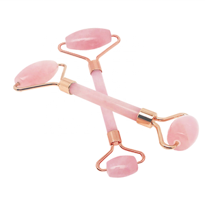 Esthéticienne fournit des produits de soins de la peau rouleau de <span class=keywords><strong>jade</strong></span> rose naturel masseur de visage avec logo personnalisé - Product Image 4