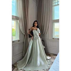 Robe de soirée formelle vert aqua sans bretelles, taille XS, col rond, silhouette trapèze, à sequins, drapée à plusieurs niveaux, longueur ras du sol - Product Image 3