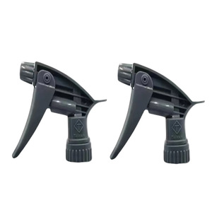Cabezal de pulverización de plástico negro en forma de T para herramientas de limpieza de automóviles, hecho en Taiwán - Product Image 2