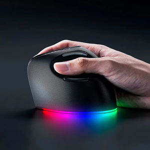 Souris verticale ergonomique sans fil Razer Pro Click V2 multi-appareils, rechargeable par USB, pour le bureau et l'e-sport - Product Image 3