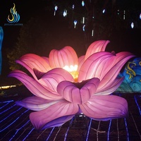 Riesige beleuchtete Lotusblumen-Laterne aus wasserdichter Seide für den Außenbereich – ideal für Park- und Wasserfalldekorationen