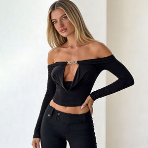 T-shirt à manches longues pour femmes, épaules dénudées, détail de boucle en métal découpé, style sexy de rue, coupe ajustée, haut polyvalent décontracté, tendance - Product Image 4