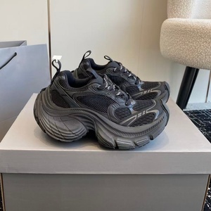 Zapatillas deportivas de diseño retro transpirables con amortiguación a la moda, zapatillas de fútbol para hombre con suela gruesa para caminar - Product Image 1