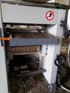 Raboteuse industrielle d'épaisseur <span class=keywords><strong>de</strong></span> bois à un côté MB104 Machines pour la planification <span class=keywords><strong>de</strong></span> surface <span class=keywords><strong>de</strong></span> planches <span class=keywords><strong>de</strong></span> bois lisses - Product Image 5