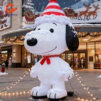 Personnages de dessins animés gonflables Snoopy de Noël, mascotte de chien Snoopy gonflable géante personnalisée pour la publicité en plein air