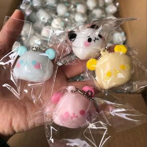 ของเล่นบีบแพนด้าขนาด 4.5 ซม. สุดน่ารัก ของขวัญใหม่แก้เครียดสำหรับเด็กและผู้ใหญ่ มีจำหน่ายราคาส่ง - Product Image 1