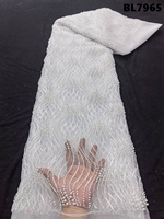 Tissu en dentelle blanche brodé de perles et de sequins faits main de luxe pour robes de mariée, de soirée et accessoires en tulle perlé pour filles