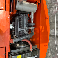 Excavatrice sur chenilles d'occasion Doosan DH225, système hydraulique complet, moteur, engrenages, prix avantageux, économique et suffisante pour les besoins.