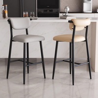 Tabouret de bar commercial moderne en cuir avec dossier et structure en acier pour restaurants et comptoirs de bars d'hôtels