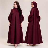 Robe longue plissée opulente avec détail de manche en forme de rose unique, service de couleur ODM pour la grande célébration, robe musulmane pour femmes