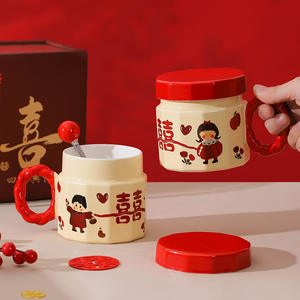 Taza de cerámica para parejas, regalo de boda, diseño de dibujos animados de doble felicidad roja, estilo lindo para recién casados - Product Image 3