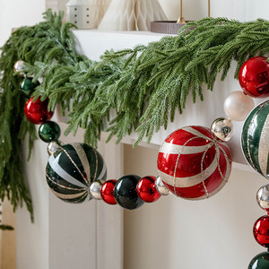 Guirnalda de Bolas de Navidad Hechas a Mano de Alta Calidad, Irrompibles, con Adornos Rojos, Verdes y Plateados para Decoración de Chimeneas y Árboles - Product Image 3