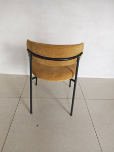 רהיטי מסעדה איטלקיים מודרניים, כיסאות אוכל מרופדים מעץ לבוד עם מסגרת מתכת - Product Image 5