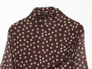 MYST&ZA Abbigliamento Donna Primavera 2026 Nuova Moda Maglietta a Collo Alto con Stampa a <span class=keywords><strong>Pois</strong></span> Vestibilità Slim Strato Interno Semi-Trasparente 27074099 - Product Image 3