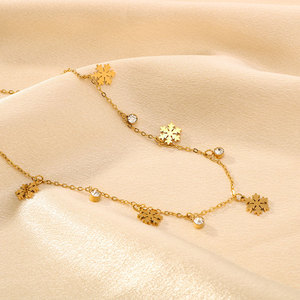 เครื่องประดับกันน้ำไม่หมอง ฐานสแตนเลส 316L ชุบทอง 14k 18k PVD ประดับเพชรซิคอนรูปเกล็ดหิมะ สร้อยคอสำหรับผู้หญิง - Product Image 3
