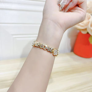 Nouvelle Tendance Upro : Bracelet de Remplacement en Métal de Luxe à Motifs Floraux pour Apple Watch S10 42 46 mm S9 S8 41 45 – Bracelets pour Femme - Product Image 3