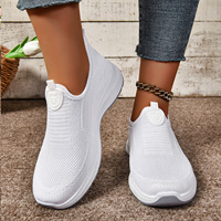 Chaussures d'été respirantes en maille pour femmes, à semelle souple et légère, à enfiler, grandes tailles, à talon bas, motif uni