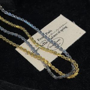 Collier en cristal de poudre de moissanite naturelle taillée de manière unique, plaqué argent pur et or rose, motif romantique de fleur de cerisier pour - Product Image 1