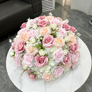 Centro de Mesa Decorativo de Boda con Bola de Flores Coloridas de Lujo en Blanco y Rosa, Rosas Artificiales y Flores de Baby Breath - Product Image 2