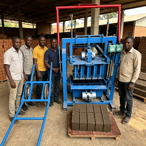 Machine à blocs de <span class=keywords><strong>béton</strong></span> 4-35 à coût d'usine ultra bas pour commande <span class=keywords><strong>en</strong></span> gros, machine à fabriquer des briques, machinerie portable de fabrication de briques - Product Image 4