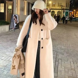 2025 femmes mode <span class=keywords><strong>fausse</strong></span> <span class=keywords><strong>fourrure</strong></span> tissu pour long manteau vestes élégant femmes <span class=keywords><strong>fausse</strong></span> <span class=keywords><strong>fourrure</strong></span> veste - Product Image 1