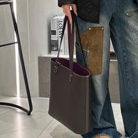 Bolso de Hombro Tipo Cubo de Cuero de Grano Superior TC, Versión Coreana 2026, Doble Cara, Abierto, con Correa Única para Axila, Poliéster