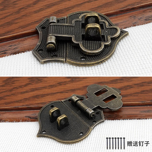 Hebilla de aleación en forma de corazón Chengyu, estilo vintage en bronce dorado, para accesorios de bolsos DIY. - Product Image 1