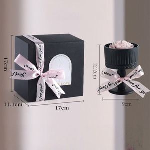 Bougie parfumée en forme de fleur dans un gobelet en céramique noire avec ruban rose, bougie artistique élégante pour la décoration de la maison - Product Image 2