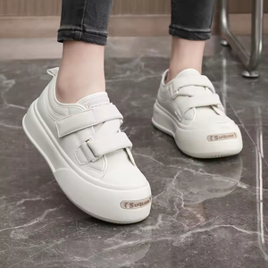 Chaussures pour femmes fabriquées en Chine, tendance mode, chaussures de sport décontractées, chaussures à plateforme épaisse augmentant la taille - Product Image 1