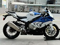 Moto sportive BMW S1000RR d'occasion, essence, 999 cm³, quatre cylindres en ligne, refroidie par eau, superbike, en excellent état de marche, moto de course, conduite sur autoroute