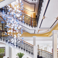 Luminaire suspendu LED moderne et luxueux pour hall d'hôtel, contrôle par interrupteur, hauteur réglable sur mesure, métal et verre