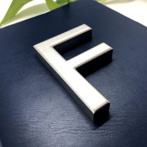 Lettere 3D in Acciaio Inox Personalizzate, Logo in Metallo Spazzolato a Specchio, Alfabeto Tagliato al Laser Non Illuminato, Insegne OEM Personalizzate - Product Image 1