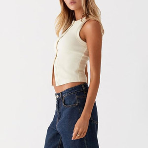 Camiseta sin mangas con botones blancos beige cremosos de alta moda con logotipo bordado personalizado Tops acanalados recortados 2x2 - Product Image 3