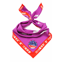 Écharpe en soie personnalisée imprimée à la main pour femme, design unique, foulard triangulaire pour événements et usage quotidien