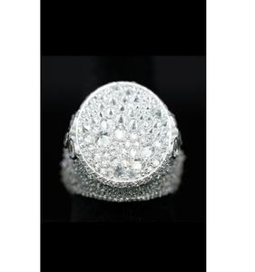 Bague en diamant moissanite de style luxueux pour homme avec pierre à haute brillance dans un design masculin audacieux en provenance d'Inde - Product Image 1
