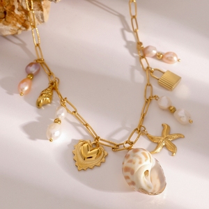 Hot Ocean <span class=keywords><strong>Style</strong></span> 18K Chapado en oro Impermeable Acero inoxidable Estrella de mar Corazón Lock Conch Natural Perla de agua dulce Charm Collar