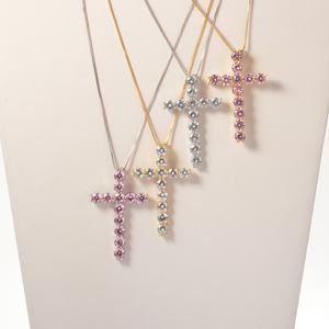 Collar con Cruz de Circonia Cúbica Rosa, Chapado en Oro, Personalizado, para Mujer - Product Image 2