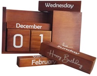 Calendrier de bureau en bois perpétuel