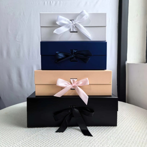 Caja de Regalo Plegable de Papel de Lujo con Logotipo Personalizado, Cinta y Cierre Magnético para Empaque de Regalos - Product Image 1