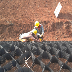 Géocell HDPE Abordable : Grille <span class=keywords><strong>de</strong></span> <span class=keywords><strong>Gravier</strong></span> <span class=keywords><strong>en</strong></span> Plastique pour Allées, Pavés et Murs <span class=keywords><strong>de</strong></span> Soutènement – Idéale pour la Stabilisation du Sol et la Pavage Routier - Product Image 1