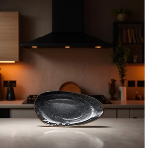 Piatto Piatto Astratto 21x12 cm in Ceramica Nera Smaltata - Product Image 3