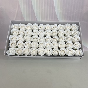 Bouquet de roses artisanales en savon à 3 couches, grandes fleurs de savon avec base pour arrangements floraux - Product Image 5