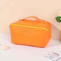 Sac Tendance 2024 PU Cuir Oreiller Sac Grande Capacité Cosmétique Sac Portable Voyage Articles De Toilette Haute Valeur Sac De Rangement