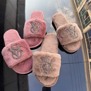 Kadınlar için lüks taç pembe kore peluş kapalı terlik yaratıcı tasarım açık ayak ev kabarık ayakkabı kaymaz özelliği için - Product Image 4